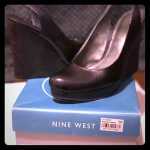Nine West black strap wood wedge